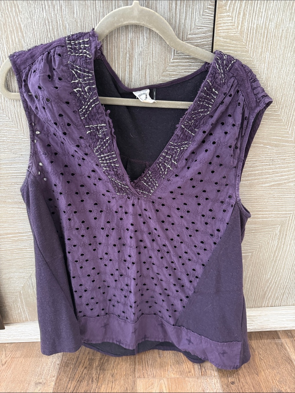 Anthropologie Akemi + Kim Women’s Deep Purple Eyelet Top Size Medium